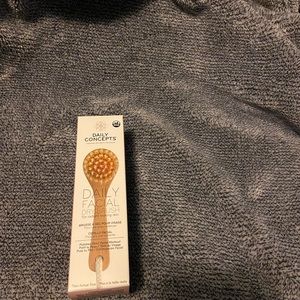Daily Concepts Daily Facial DryBrush